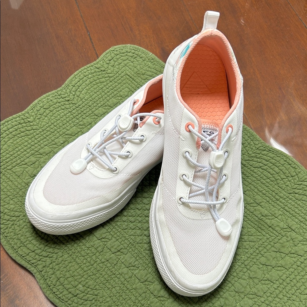 Columbia Women's White and Peach Sneakers